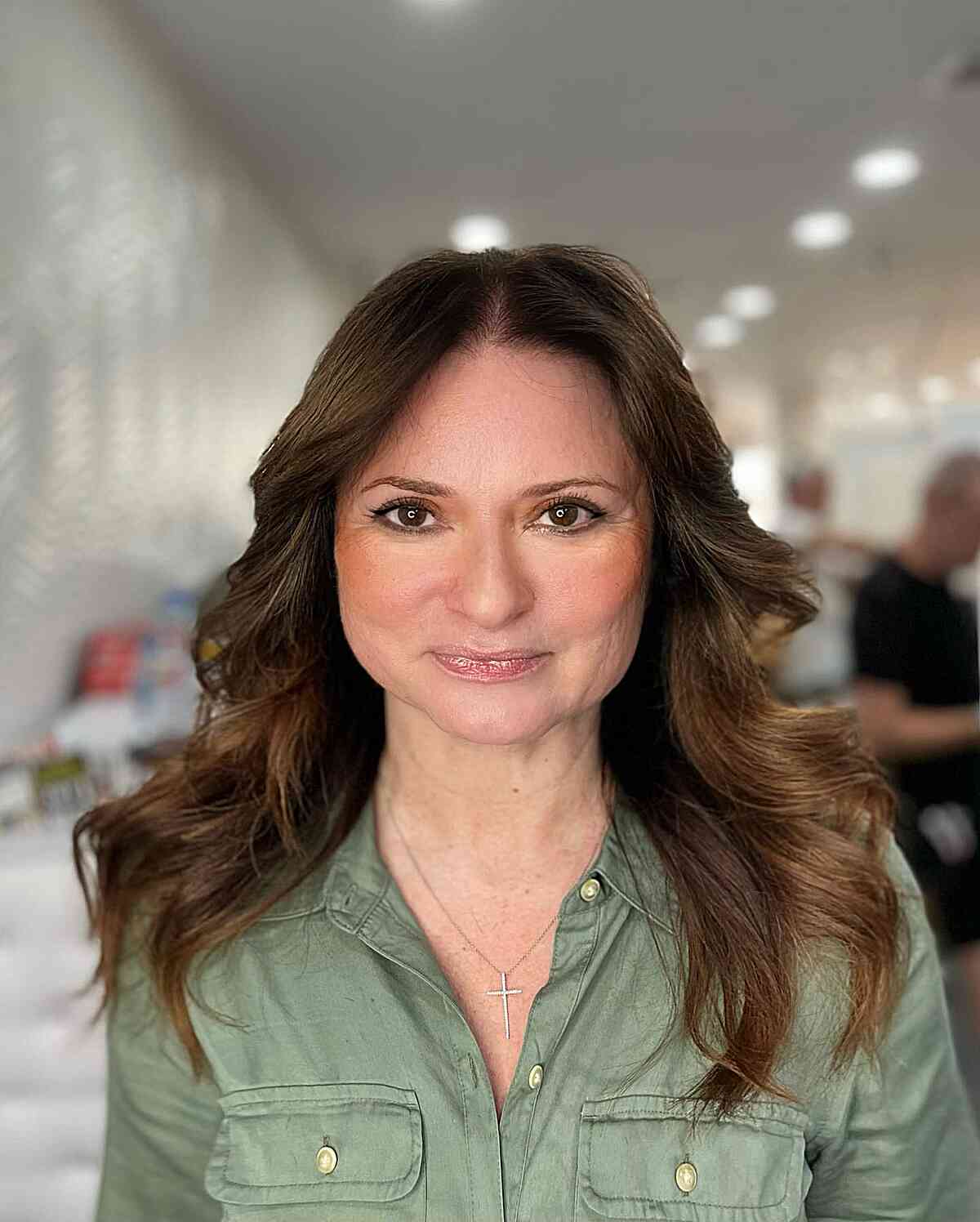 53 Perfect Medium-Length Hairstyles for Square Faces in 2025