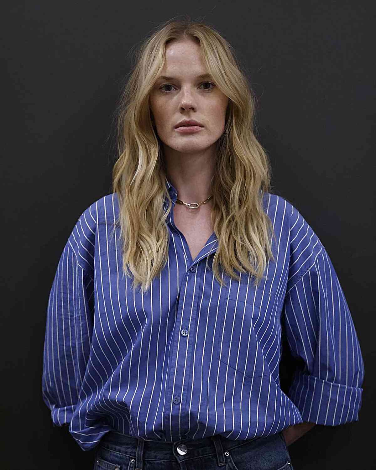 53 Perfect Medium-Length Hairstyles for Square Faces in 2025