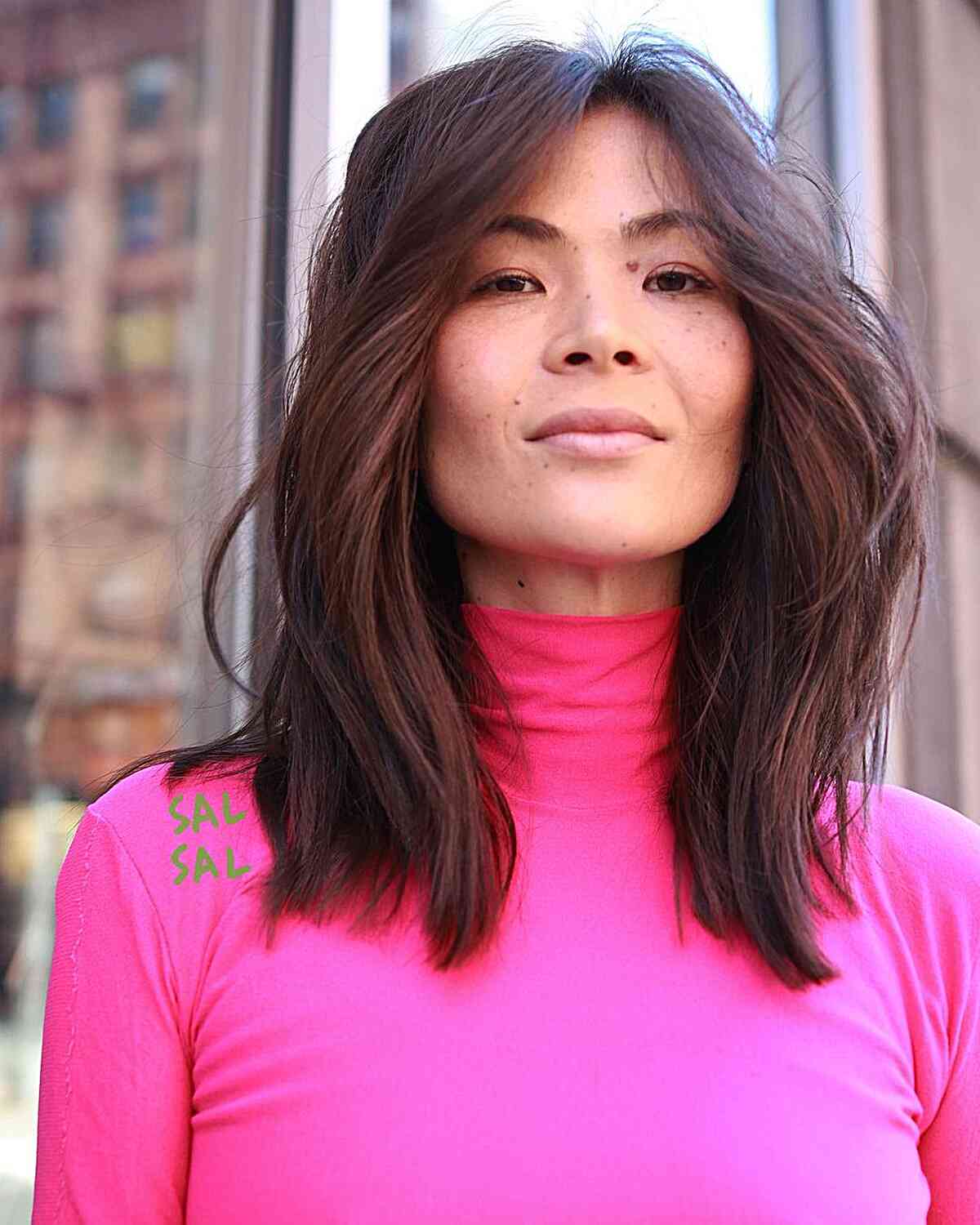 53 Perfect Medium-Length Hairstyles for Square Faces in 2025