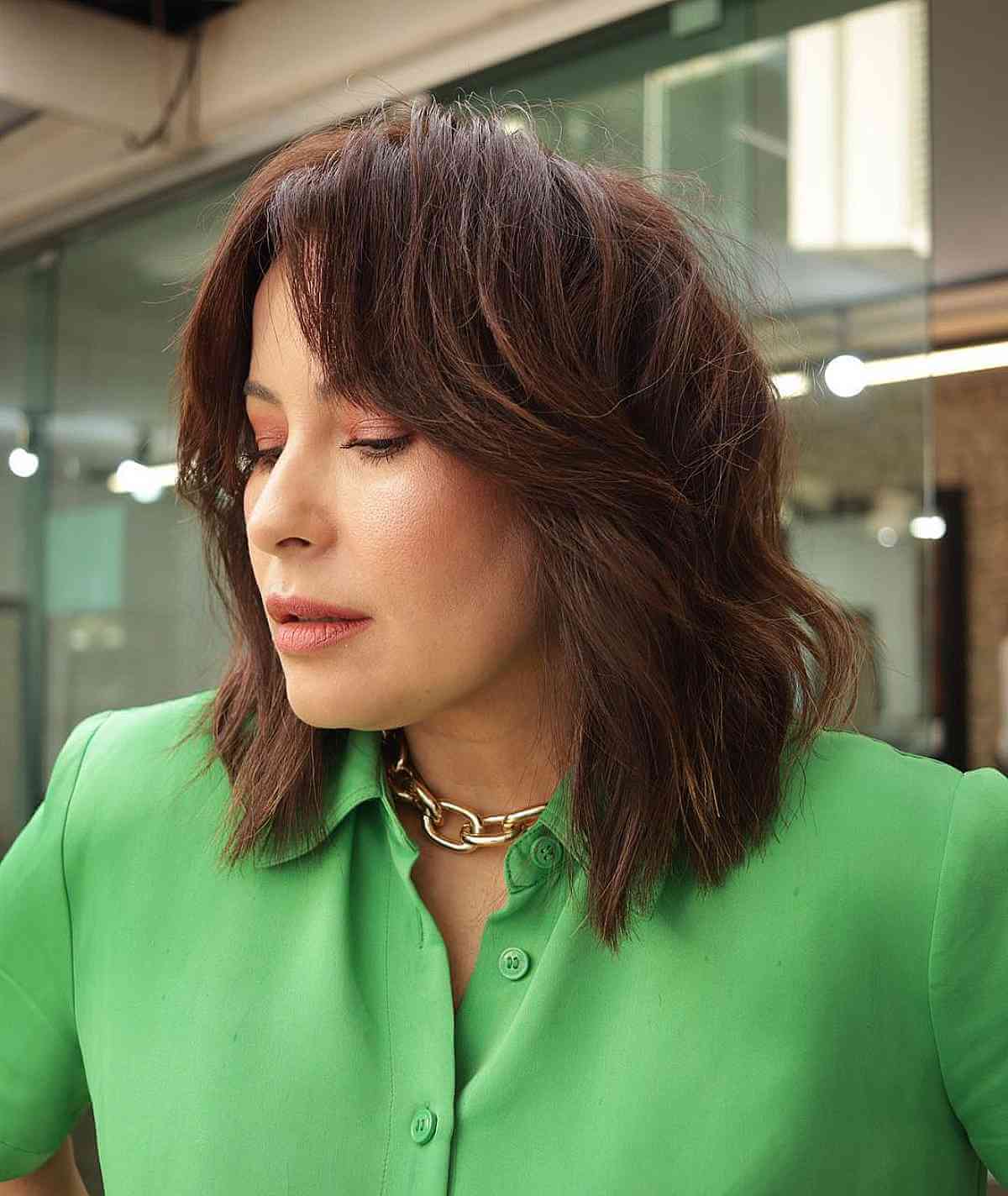 53 Perfect Medium-Length Hairstyles for Square Faces in 2025