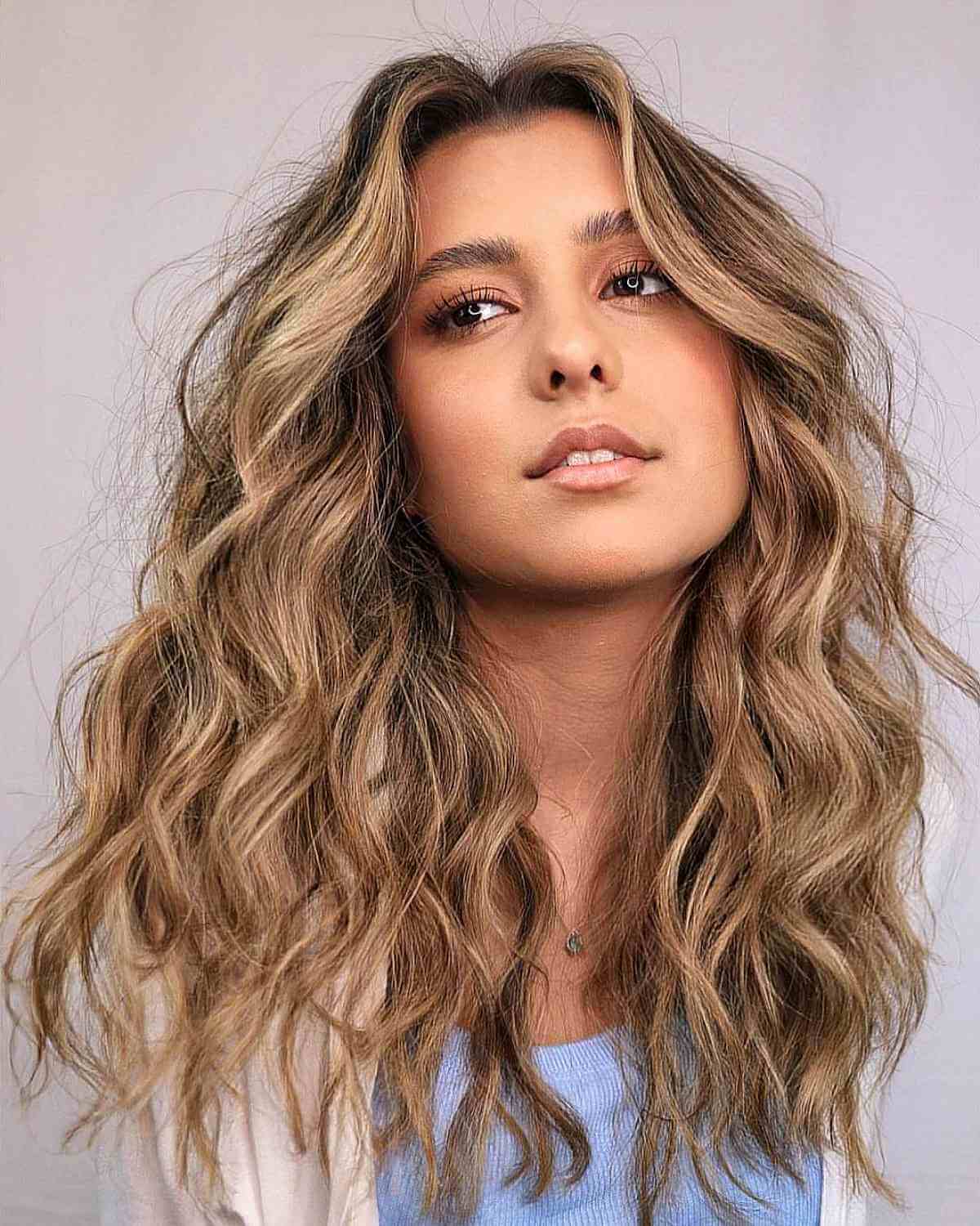 53 Perfect Medium-Length Hairstyles for Square Faces in 2025