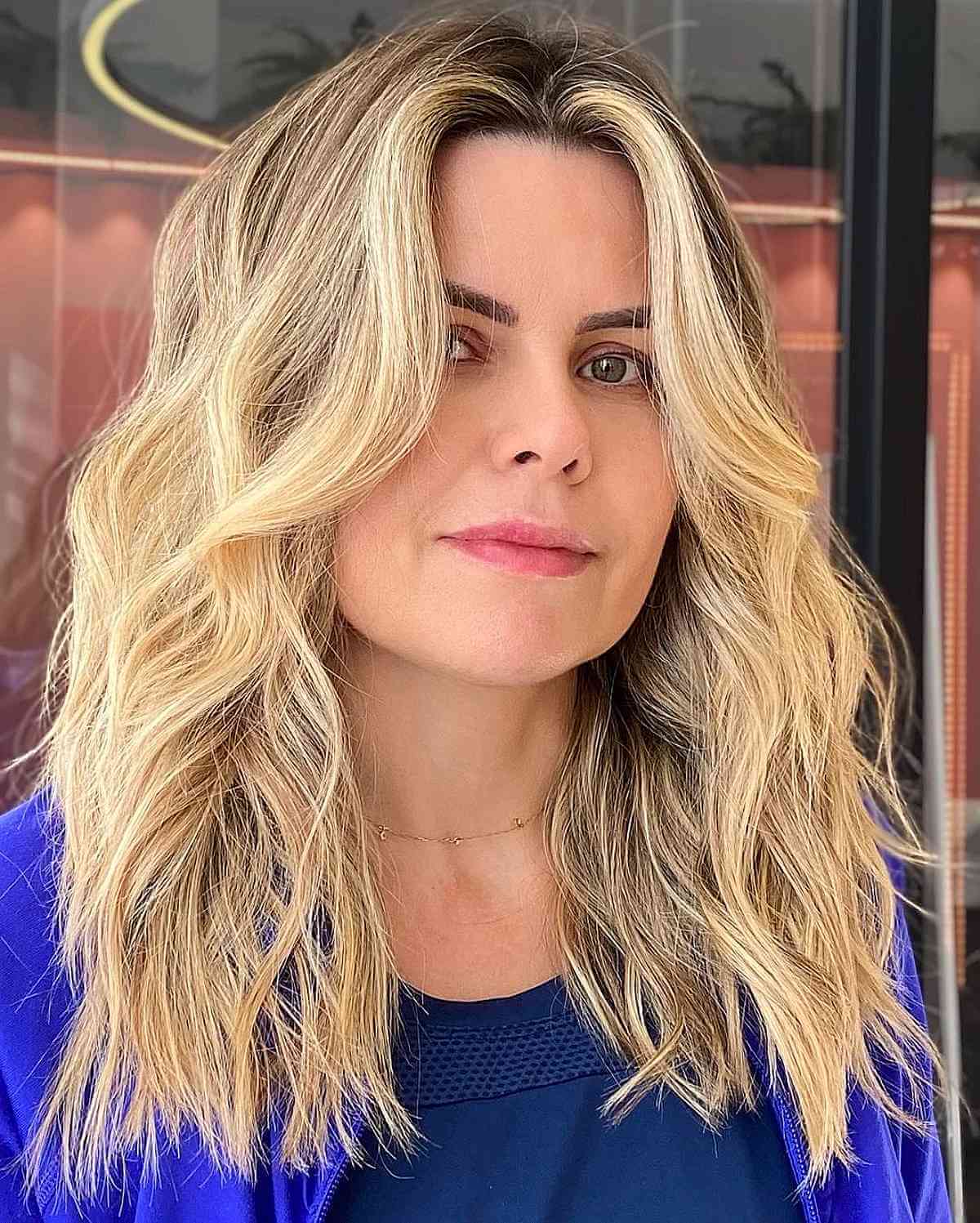 53 Perfect Medium-Length Hairstyles for Square Faces in 2025