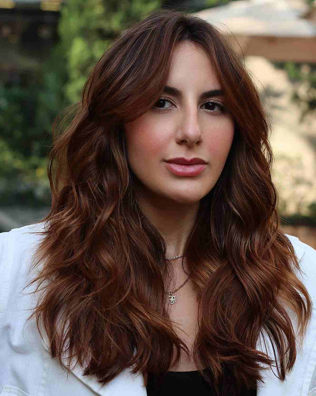 53 Perfect Medium-Length Hairstyles for Square Faces in 2025
