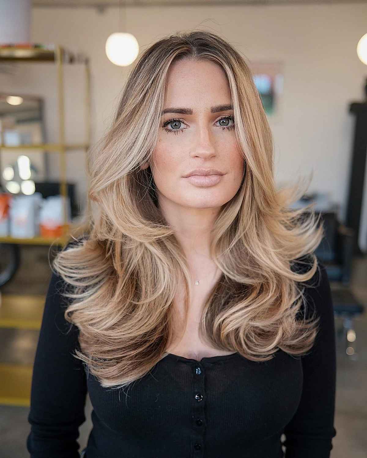 53 Perfect Medium-Length Hairstyles for Square Faces in 2025