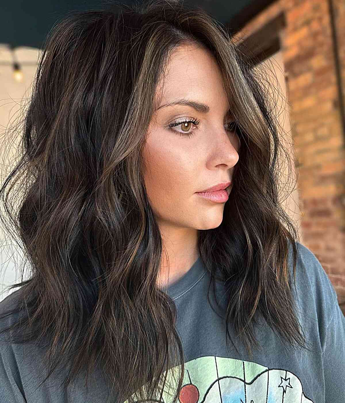 53 Perfect Medium-Length Hairstyles for Square Faces in 2025
