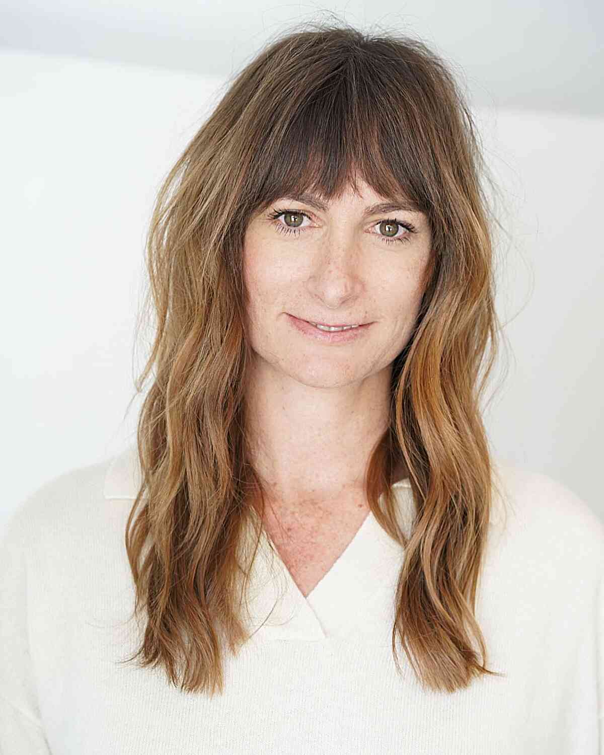 53 Perfect Medium-Length Hairstyles for Square Faces in 2025