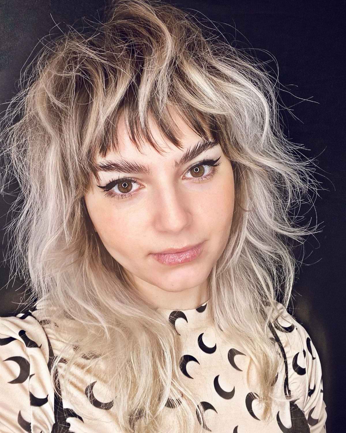 53 Perfect Medium-Length Hairstyles for Square Faces in 2025
