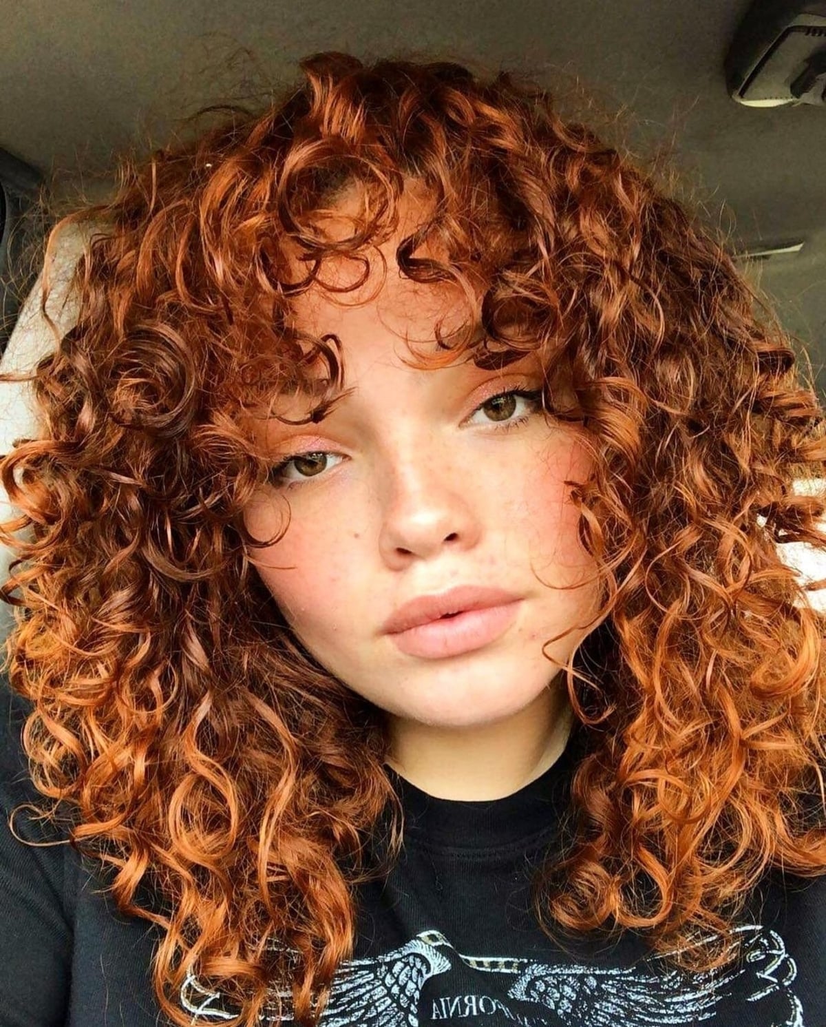 53 Perfect Medium-Length Hairstyles for Square Faces in 2025