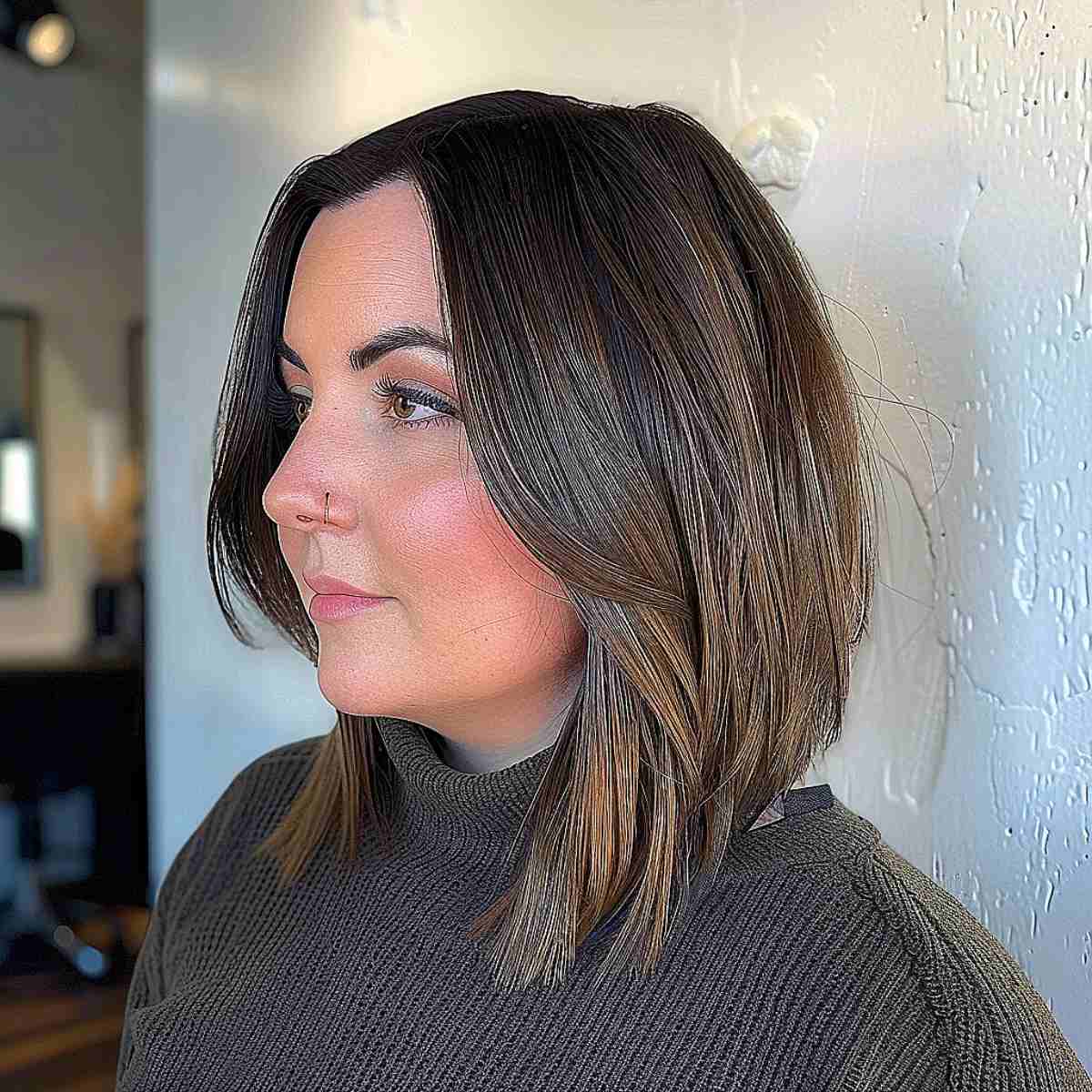 45 Flattering Medium Hairstyles for Round Faces in 2025