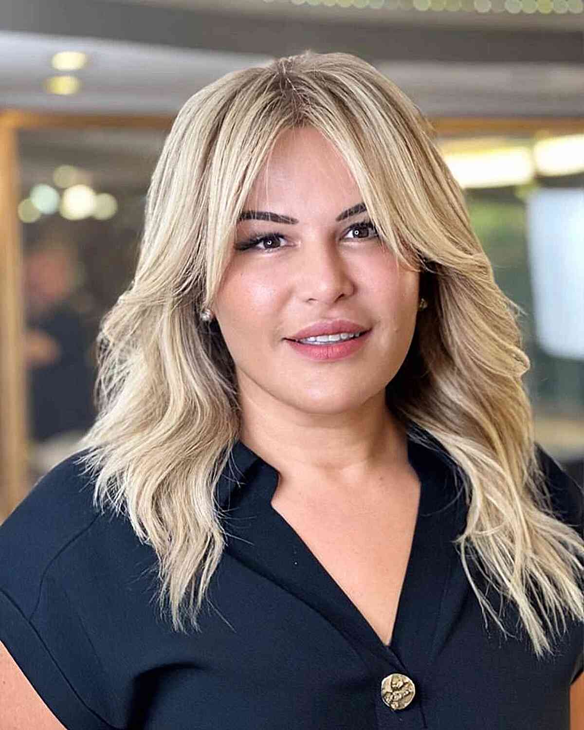 45 Flattering Medium Hairstyles for Round Faces in 2025