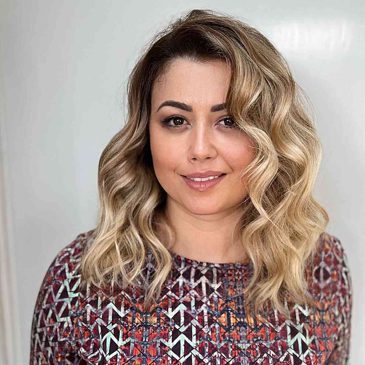 45 Flattering Medium Hairstyles for Round Faces in 2025