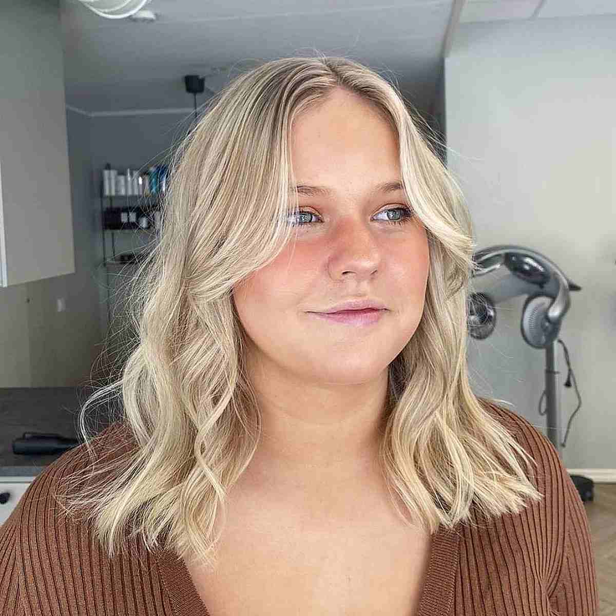 45 Flattering Medium Hairstyles for Round Faces in 2025