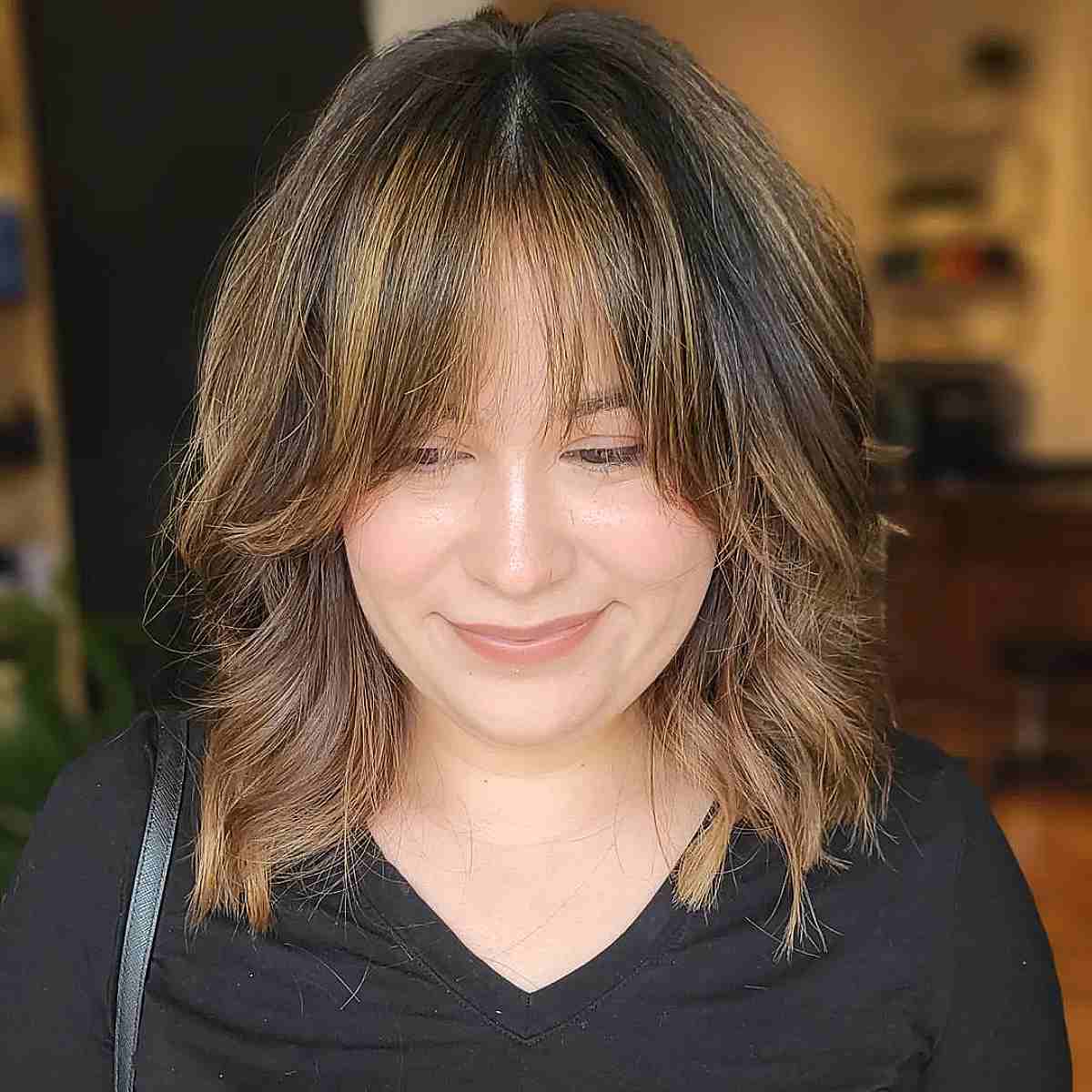 45 Flattering Medium Hairstyles for Round Faces in 2025