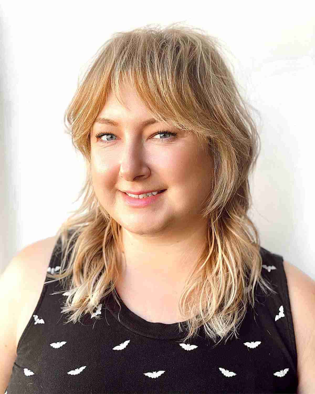 45 Flattering Medium Hairstyles for Round Faces in 2025