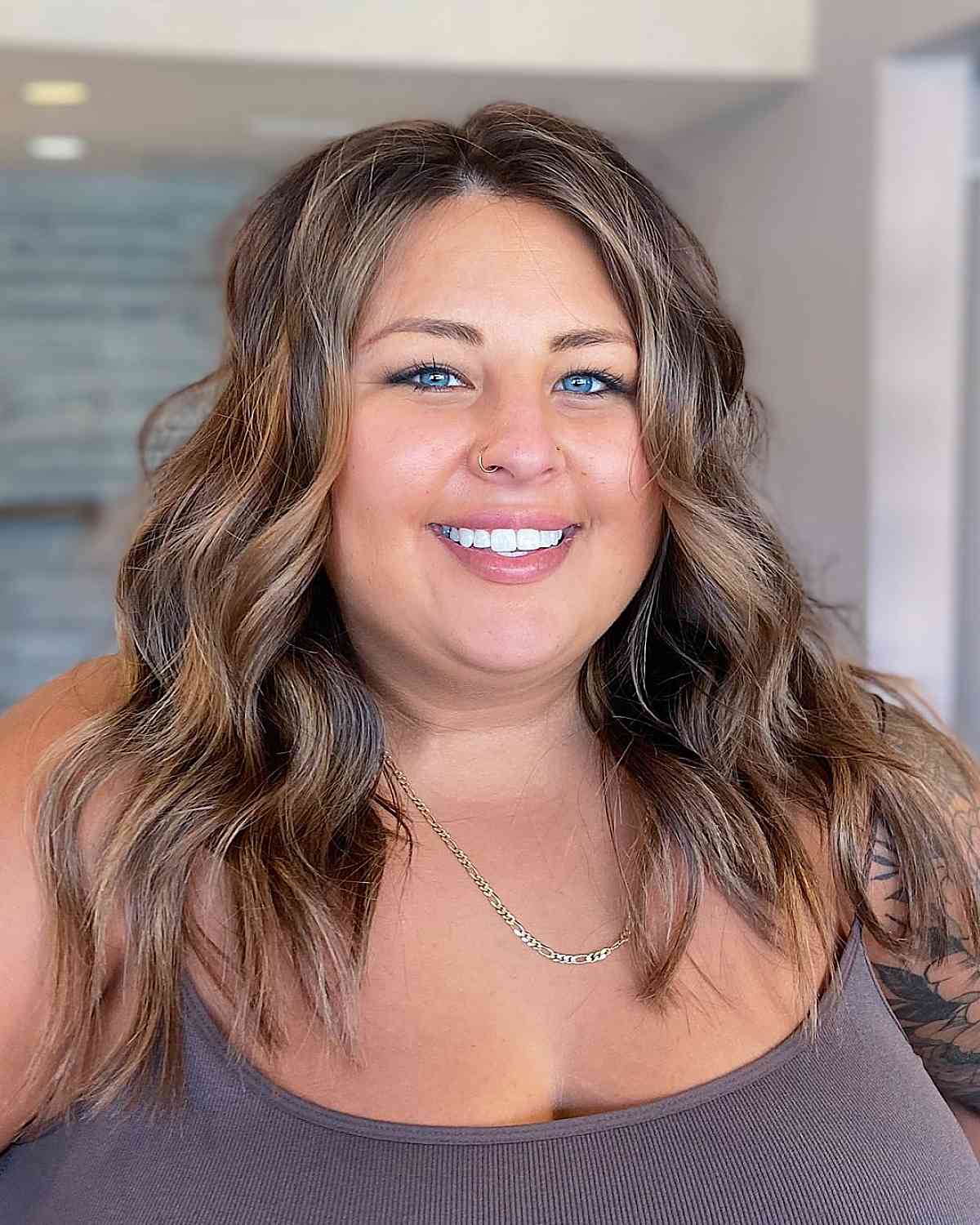 45 Flattering Medium Hairstyles for Round Faces in 2025