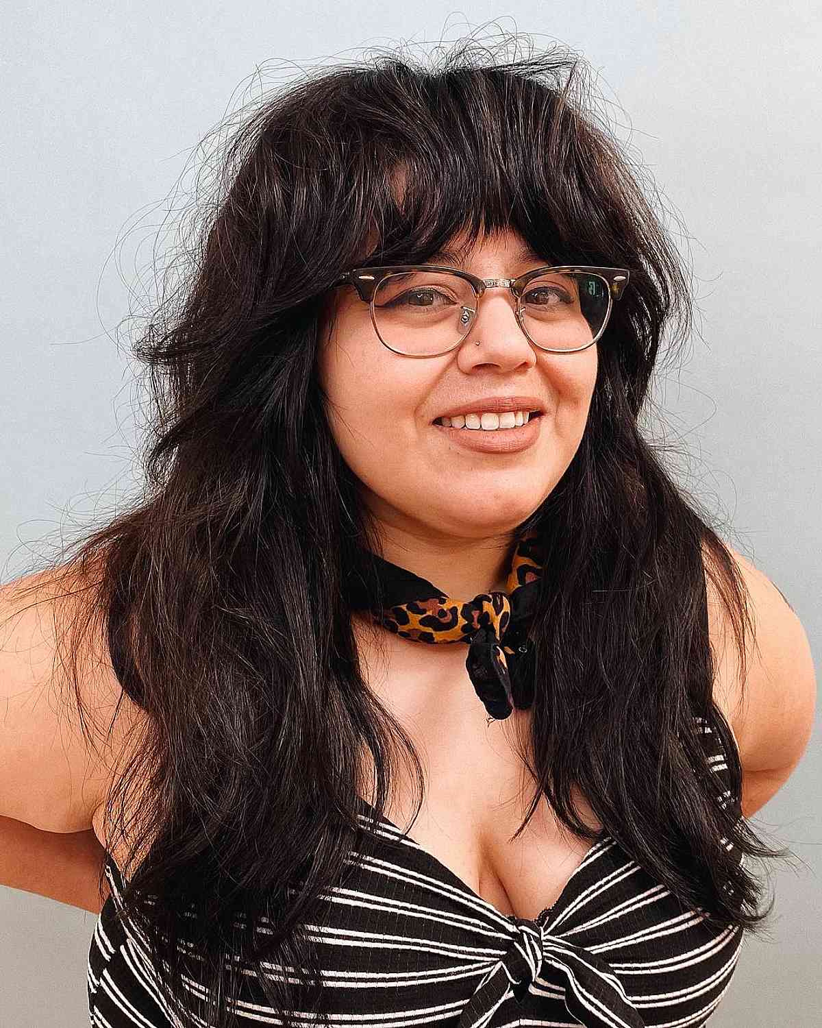 45 Flattering Medium Hairstyles for Round Faces in 2025