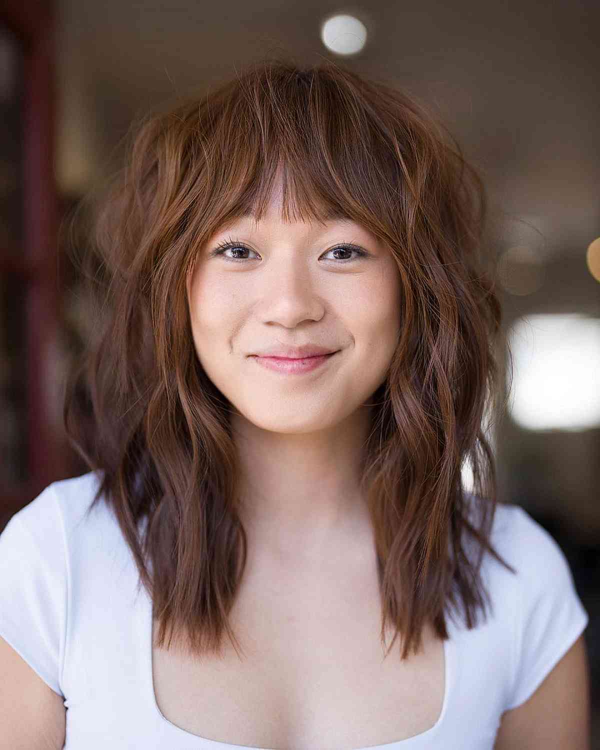 45 Flattering Medium Hairstyles for Round Faces in 2025