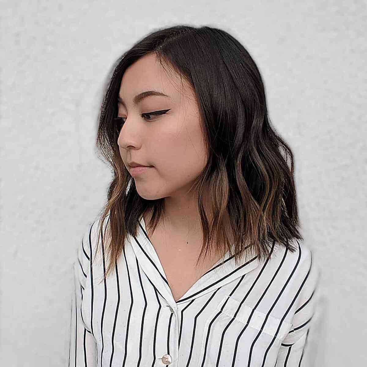 45 Flattering Medium Hairstyles for Round Faces in 2025
