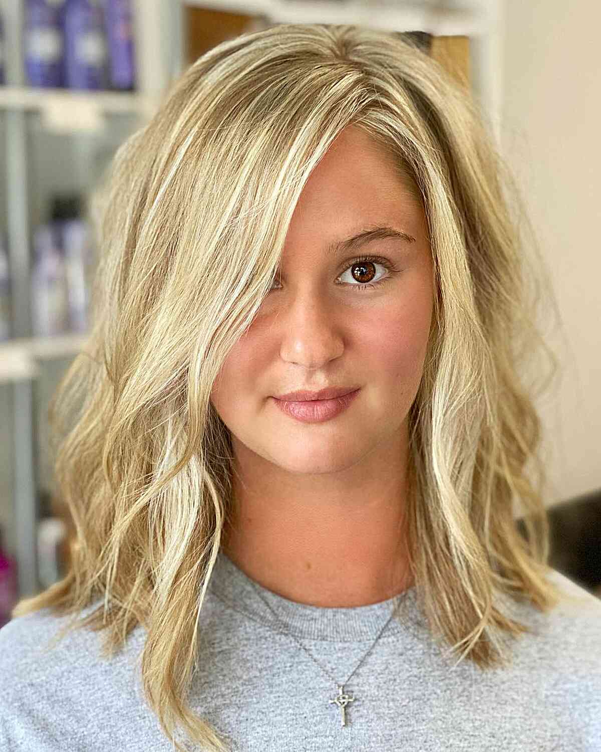 45 Flattering Medium Hairstyles for Round Faces in 2025