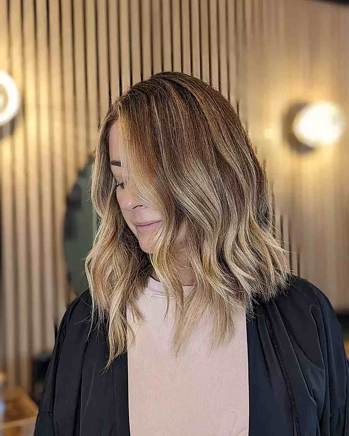 45 Flattering Medium Hairstyles for Round Faces in 2025