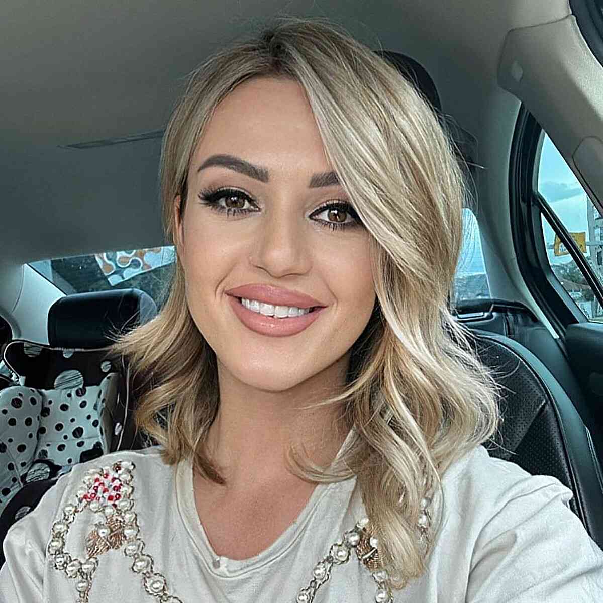 The Top 33 Medium Hairstyles For Oval Faces in 2025