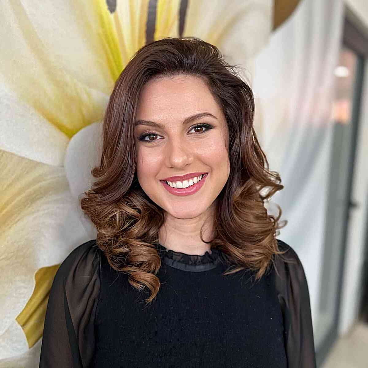 The Top 33 Medium Hairstyles For Oval Faces in 2025
