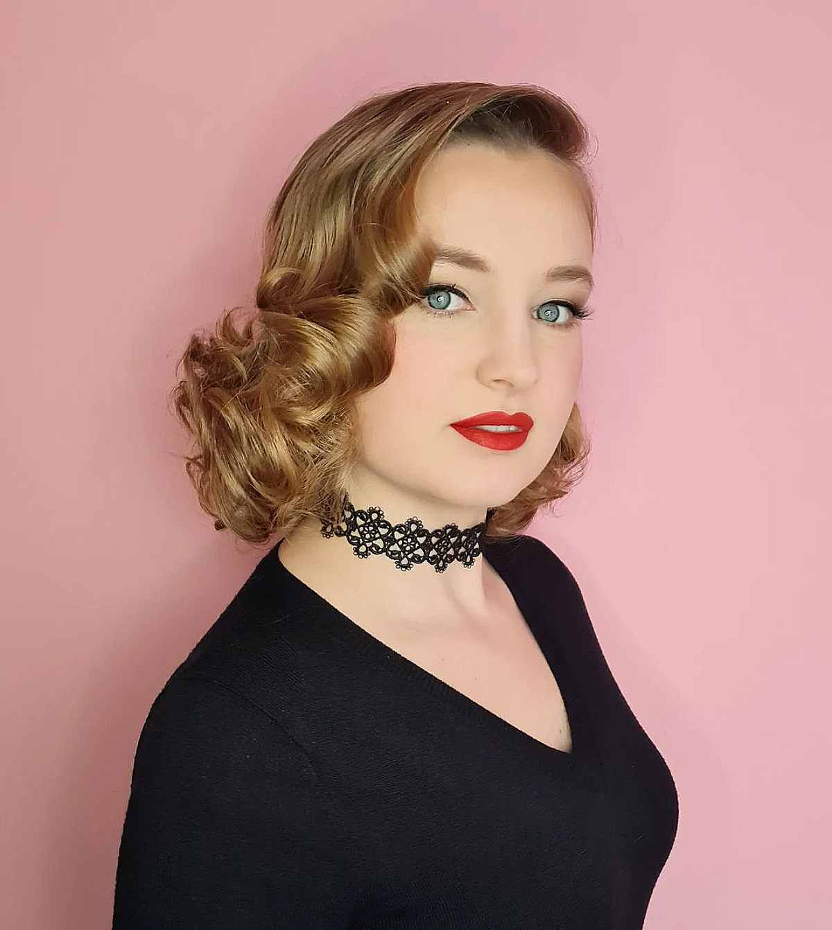The Top 33 Medium Hairstyles For Oval Faces in 2025