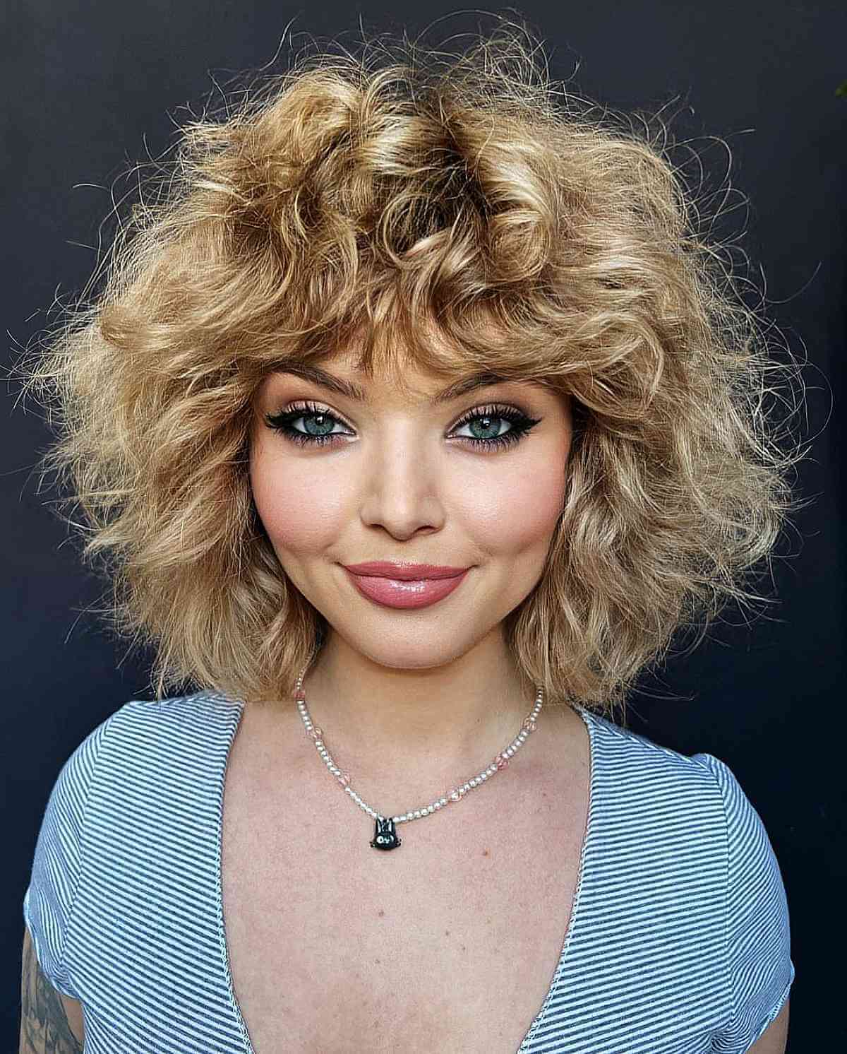The Top 33 Medium Hairstyles For Oval Faces in 2025