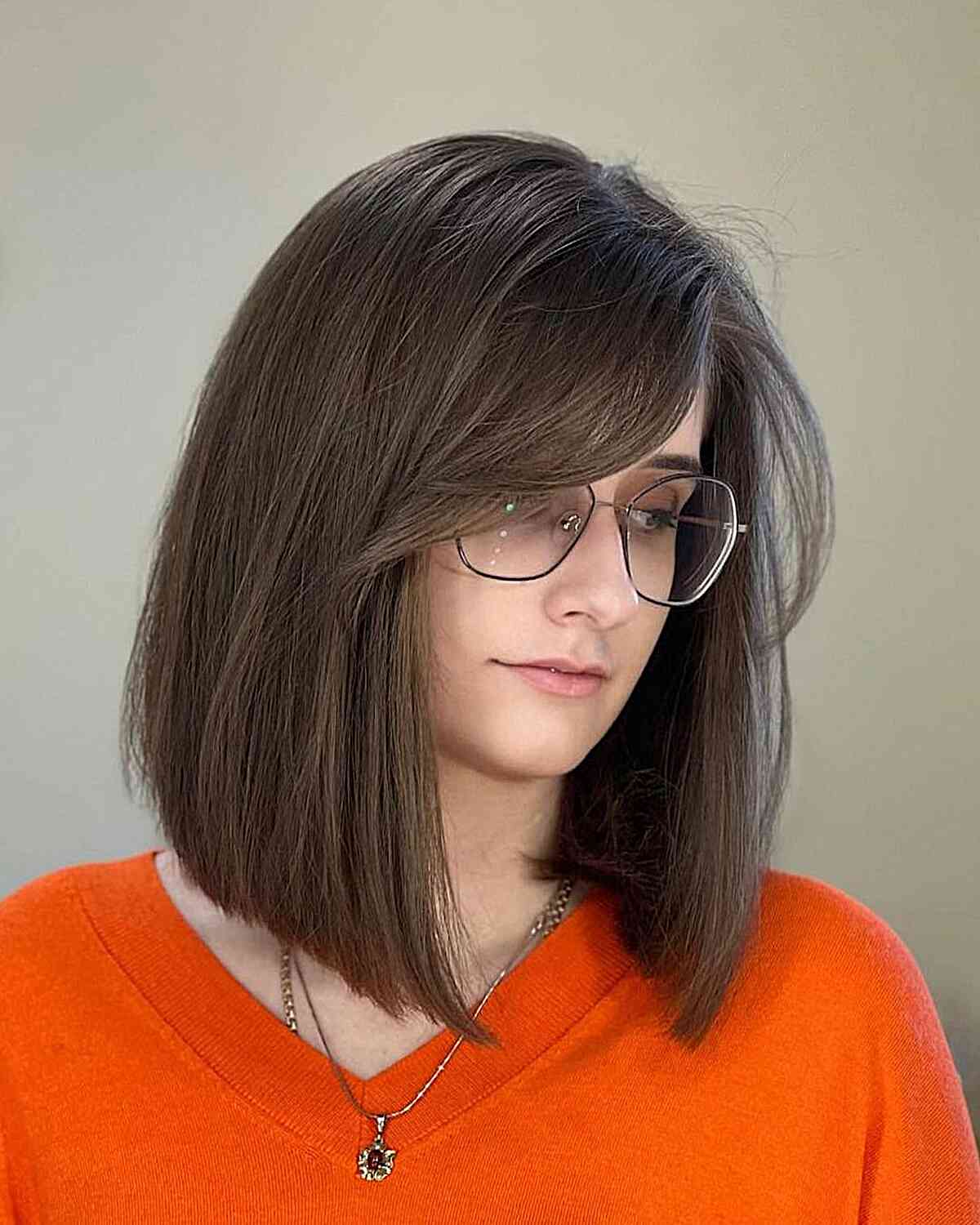 The Top 33 Medium Hairstyles For Oval Faces in 2025