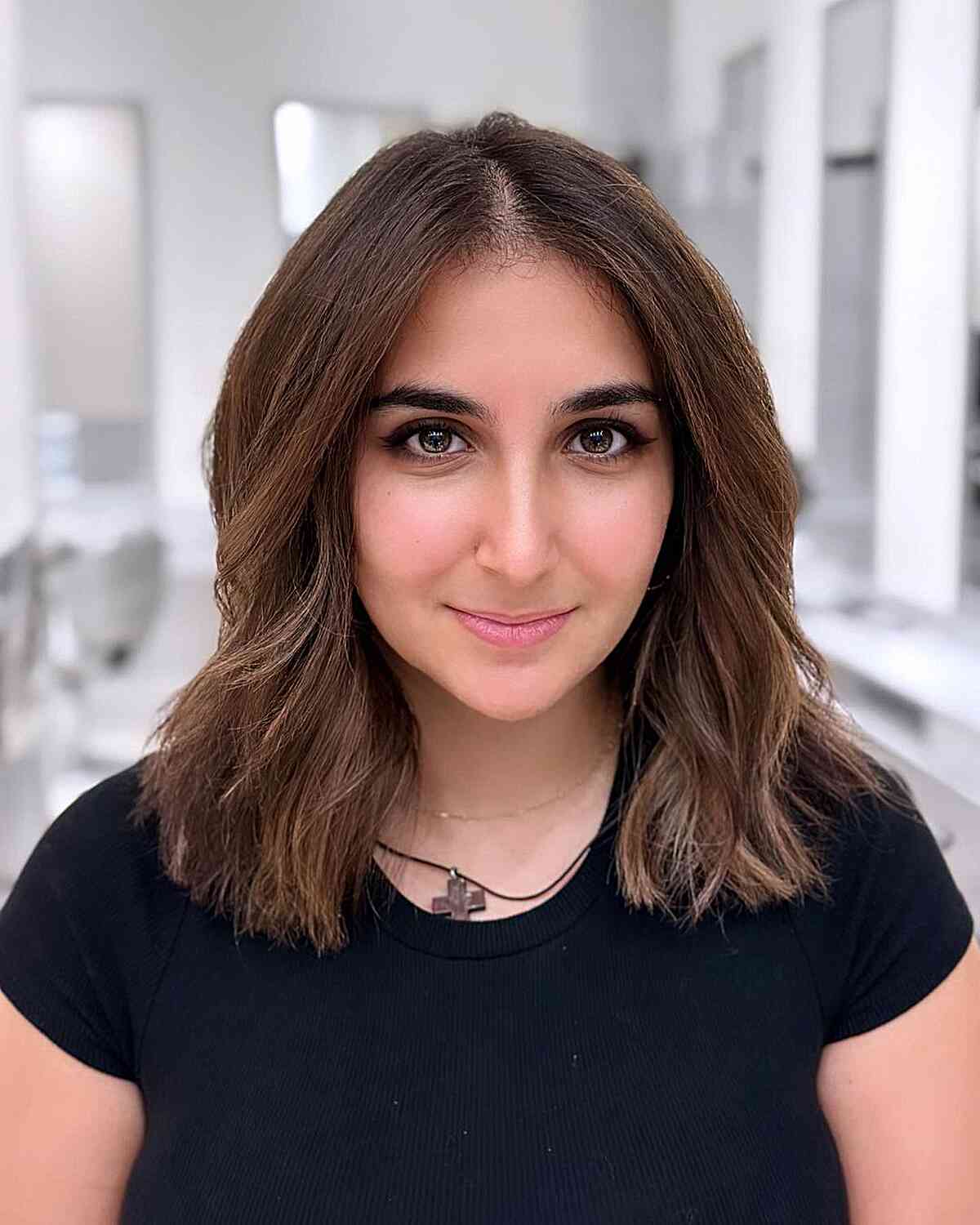 The Top 33 Medium Hairstyles For Oval Faces in 2025