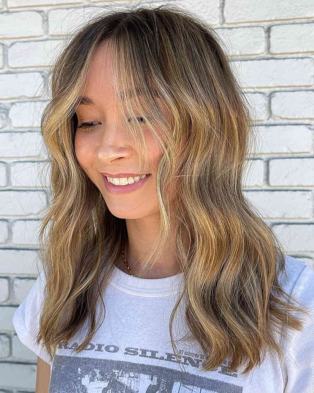 The Top 33 Medium Hairstyles For Oval Faces in 2025