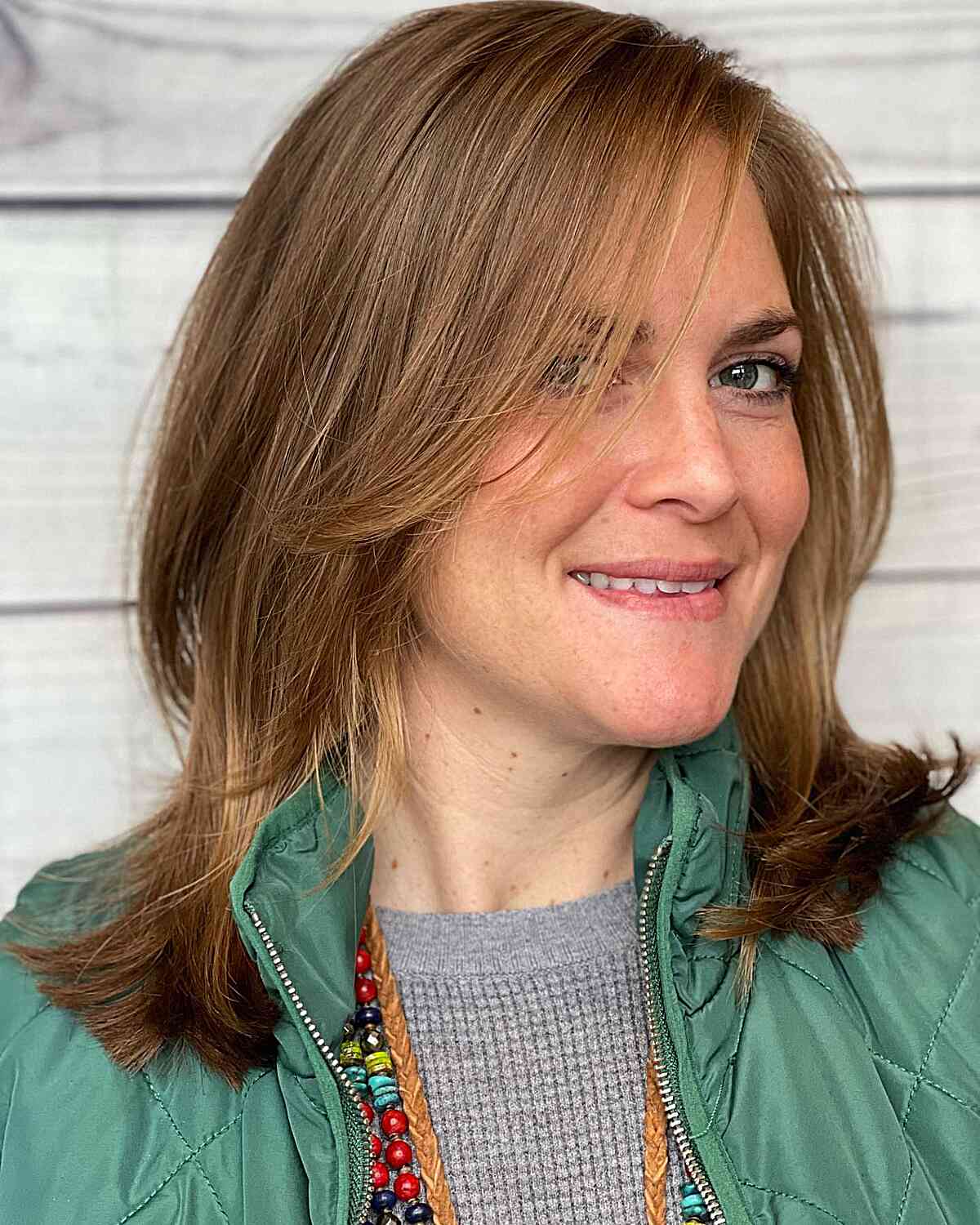 The Top 33 Medium Hairstyles For Oval Faces in 2025
