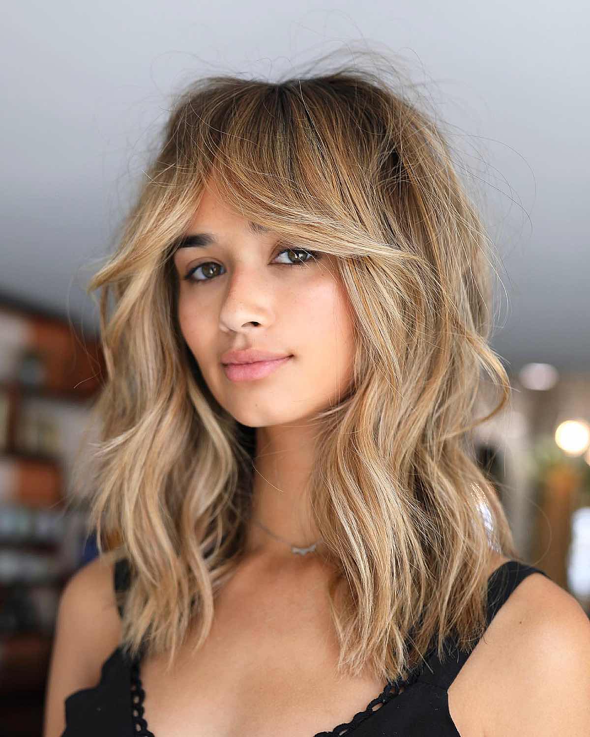 The Top 33 Medium Hairstyles For Oval Faces in 2025