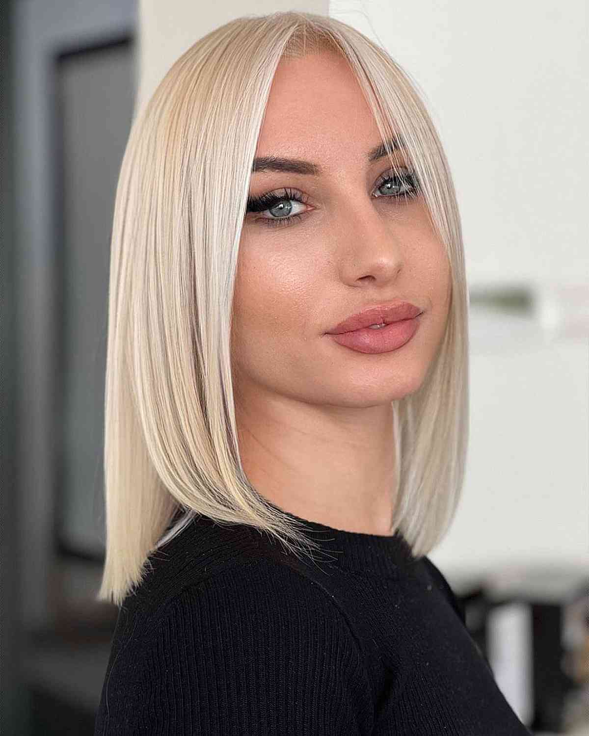 100+ Cute & Easy Shoulder-Length Haircuts for 2025