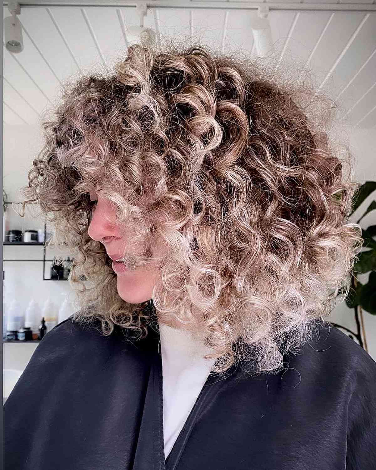 100+ Cute & Easy Shoulder-Length Haircuts for 2025