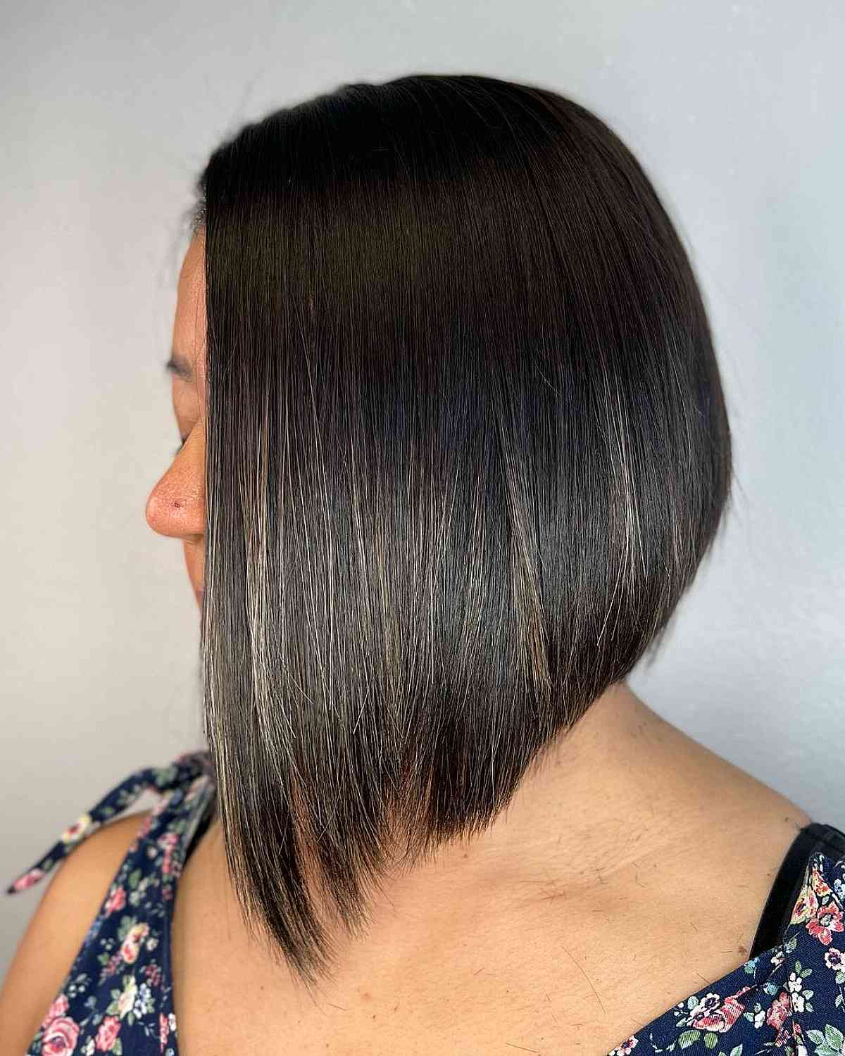 100+ Cute & Easy Shoulder-Length Haircuts for 2025
