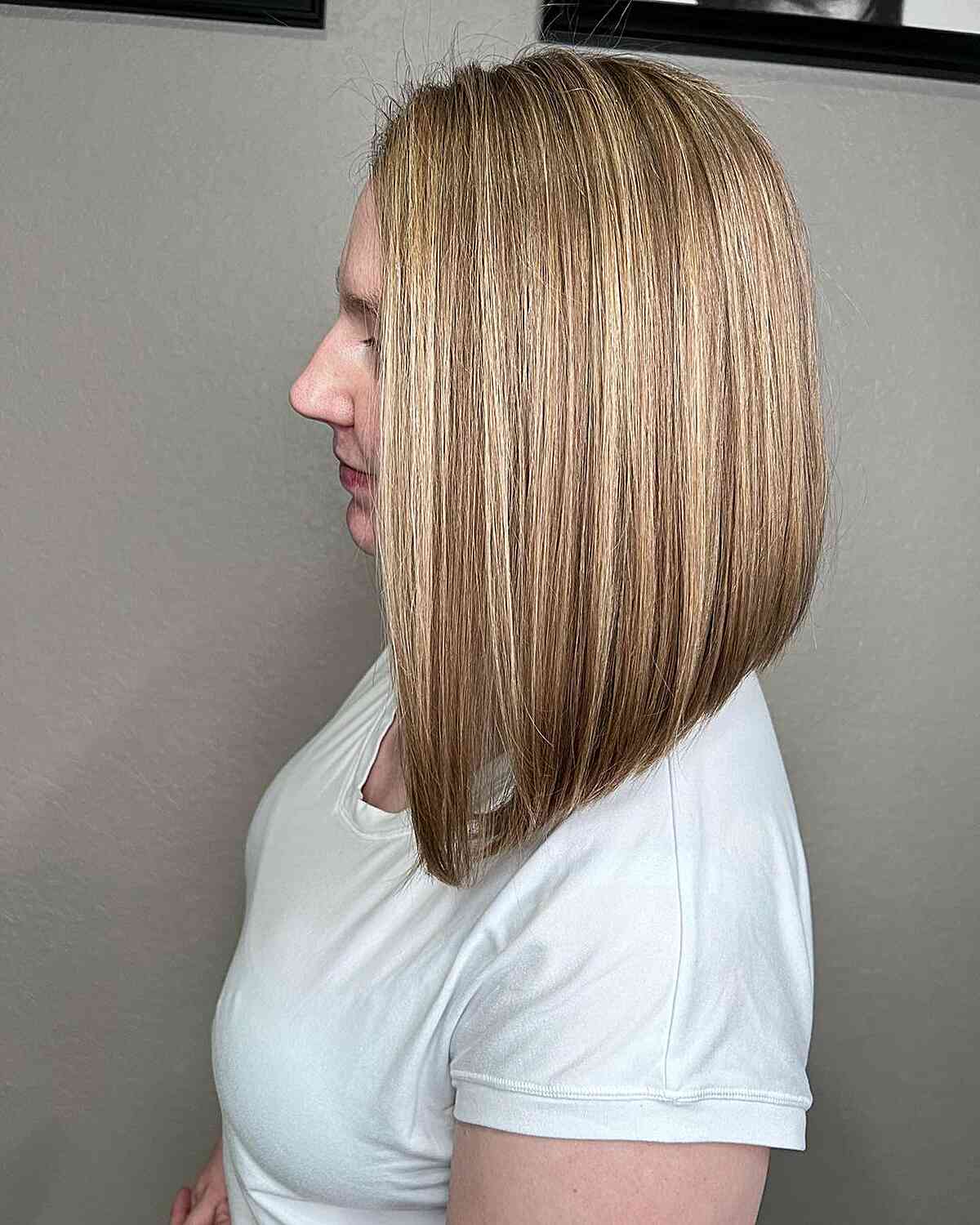 100+ Cute & Easy Shoulder-Length Haircuts for 2025