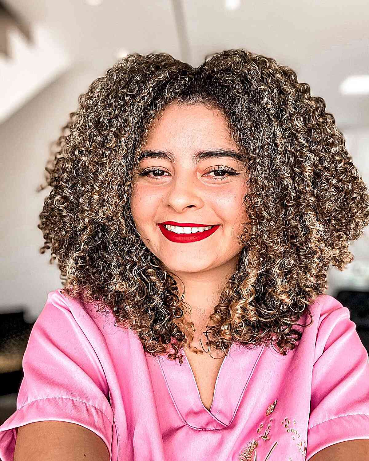 100+ Cute & Easy Shoulder-Length Haircuts for 2025