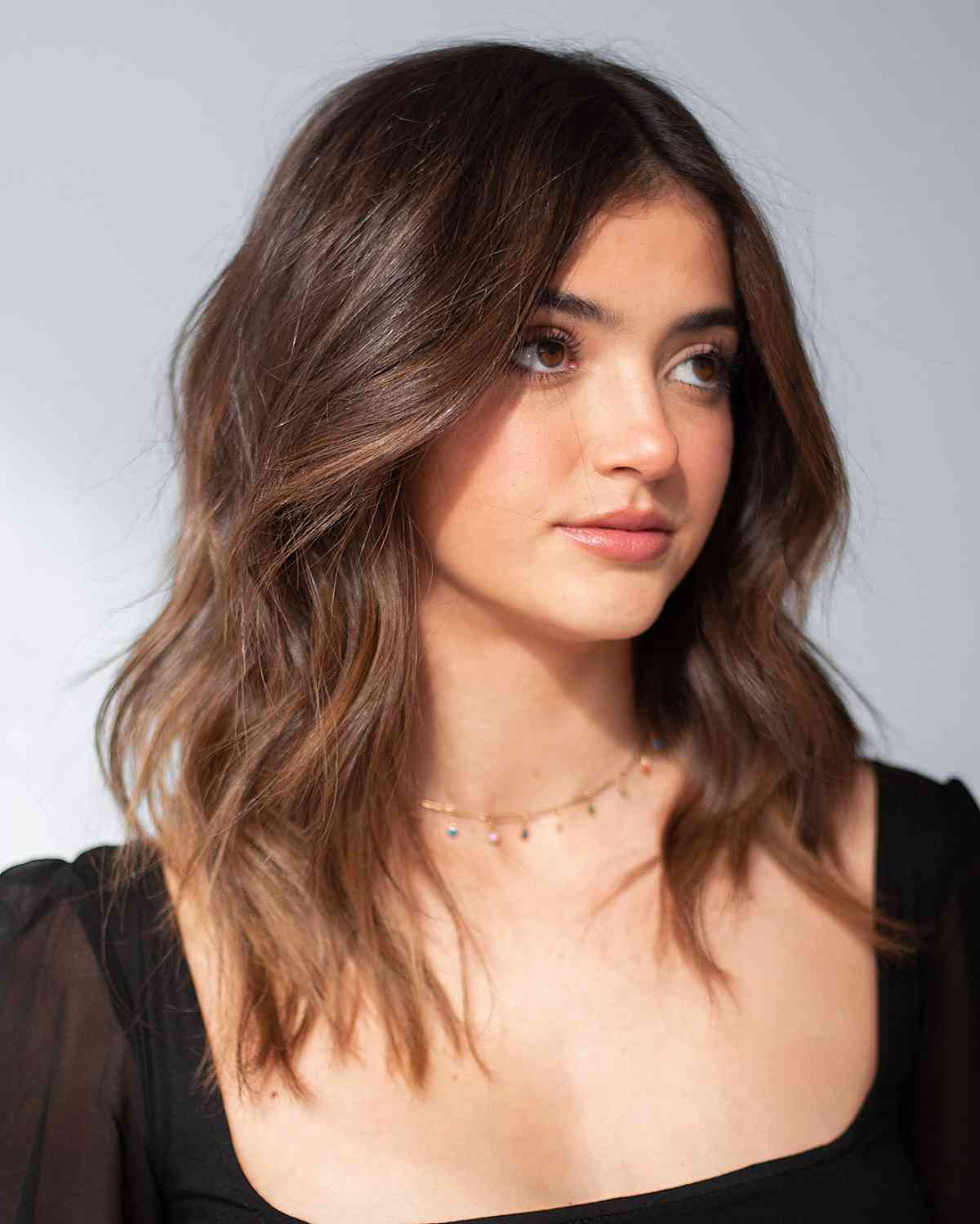 100+ Cute & Easy Shoulder-Length Haircuts for 2025