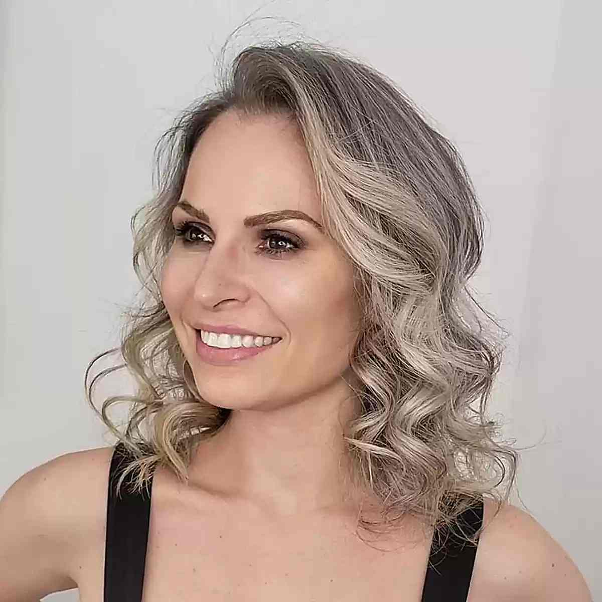 100+ Cute & Easy Shoulder-Length Haircuts for 2025