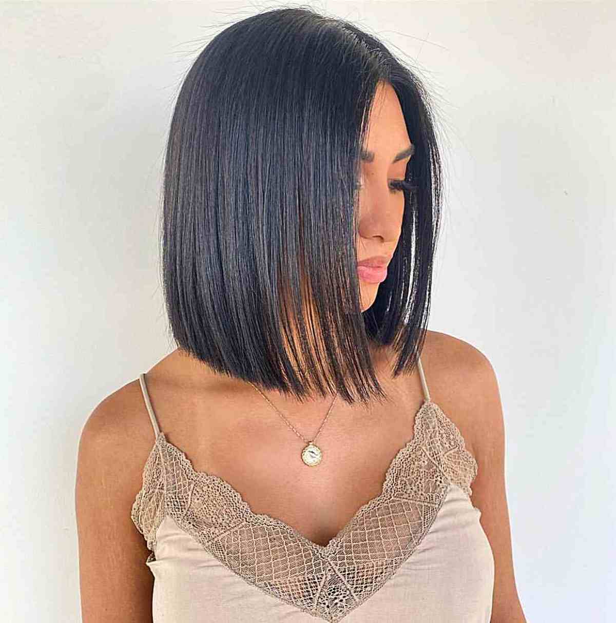 100+ Cute & Easy Shoulder-Length Haircuts for 2025
