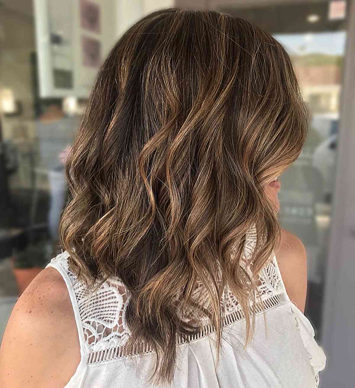 100+ Cute & Easy Shoulder-Length Haircuts for 2025