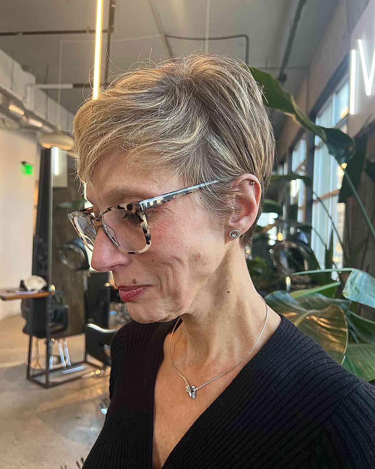 32 Perfect Pixie Cuts for Women Over 60 With Glasses