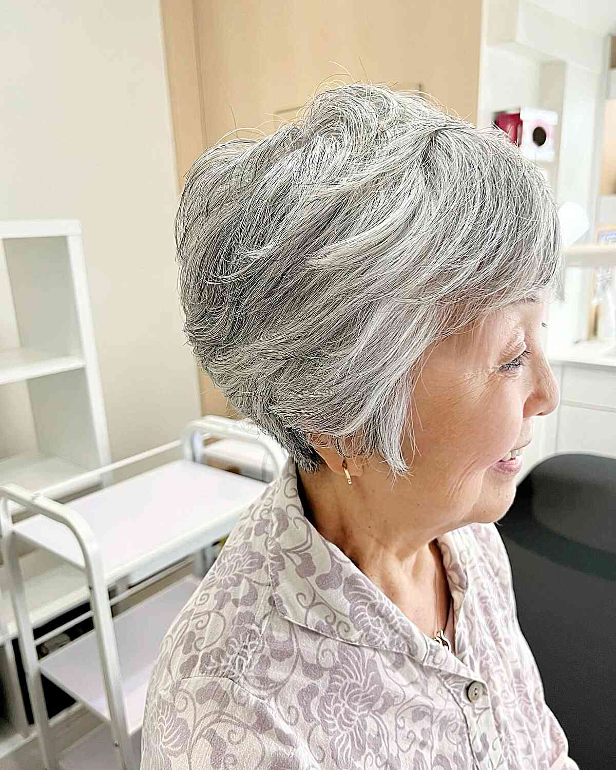 38 Gorgeous Short Hairstyles for Women In Their 60s with Grey Hair