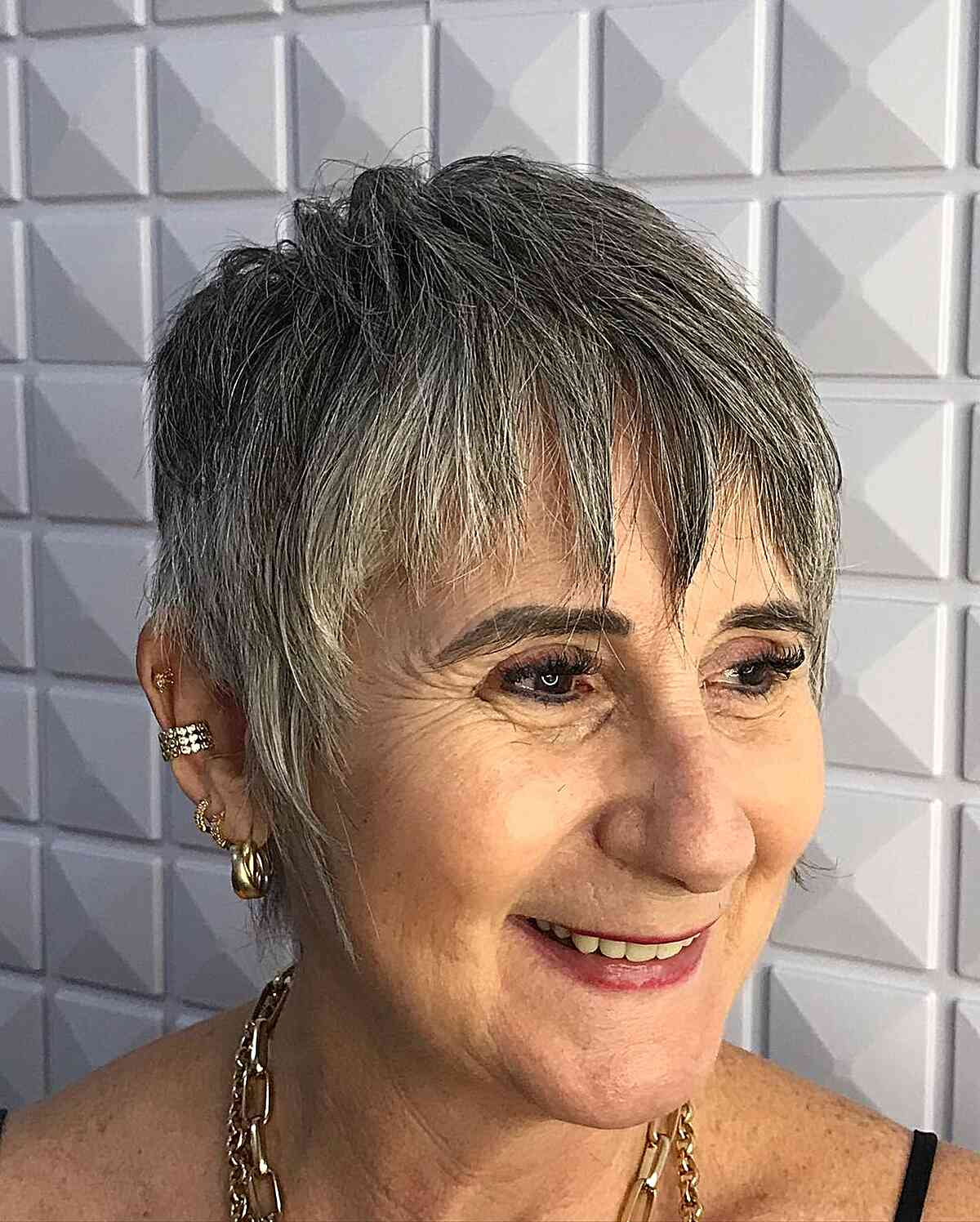 38 Gorgeous Short Hairstyles for Women In Their 60s with Grey Hair