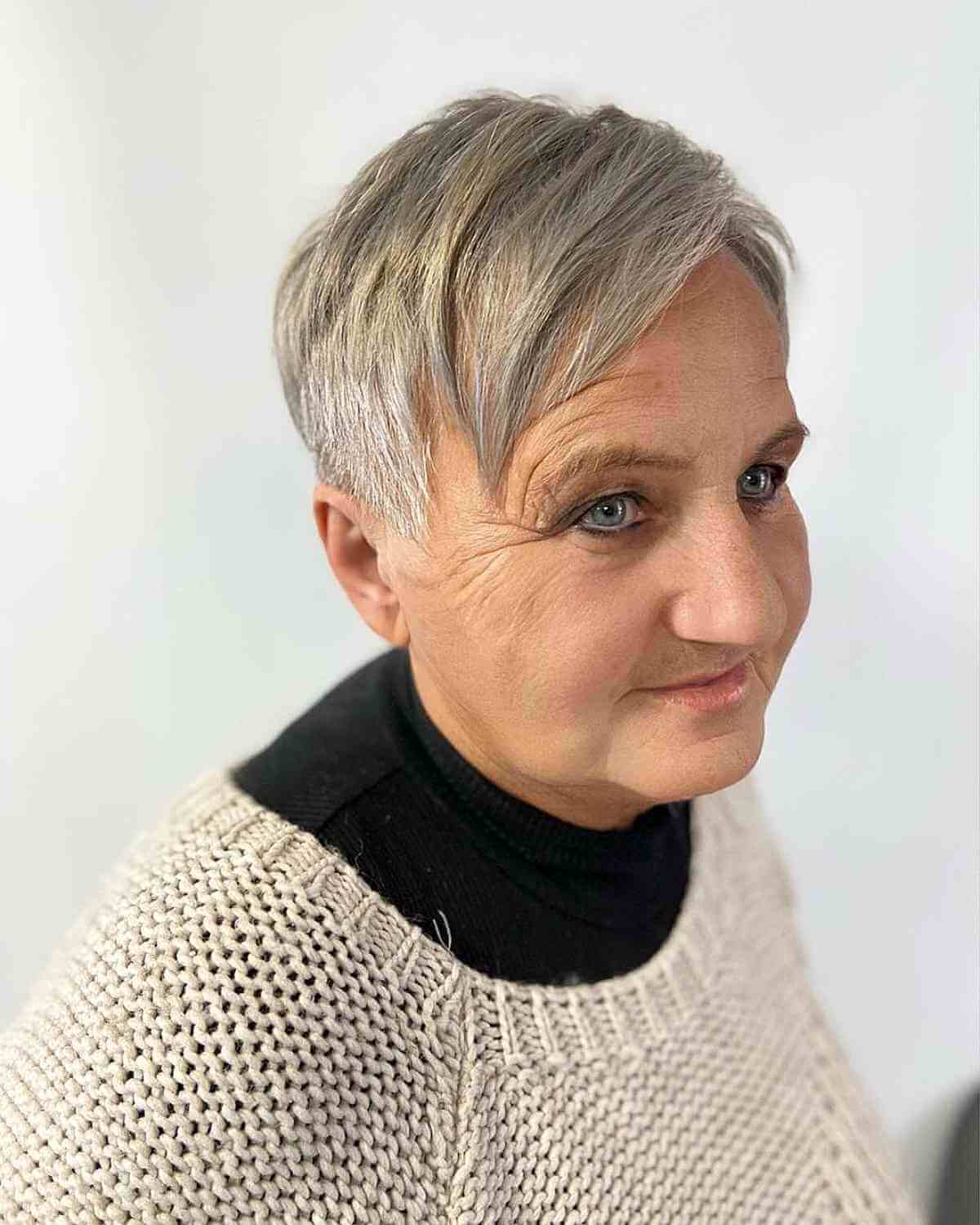 38 Gorgeous Short Hairstyles for Women In Their 60s with Grey Hair