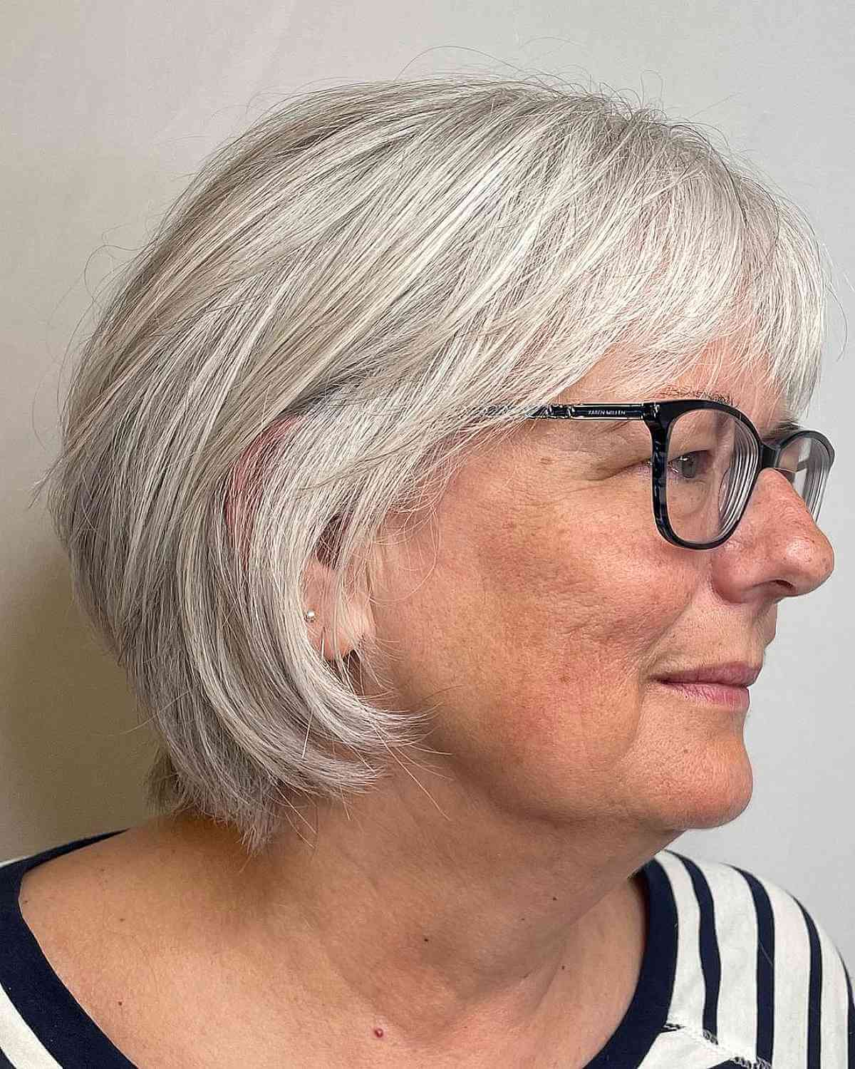 38 Gorgeous Short Hairstyles for Women In Their 60s with Grey Hair