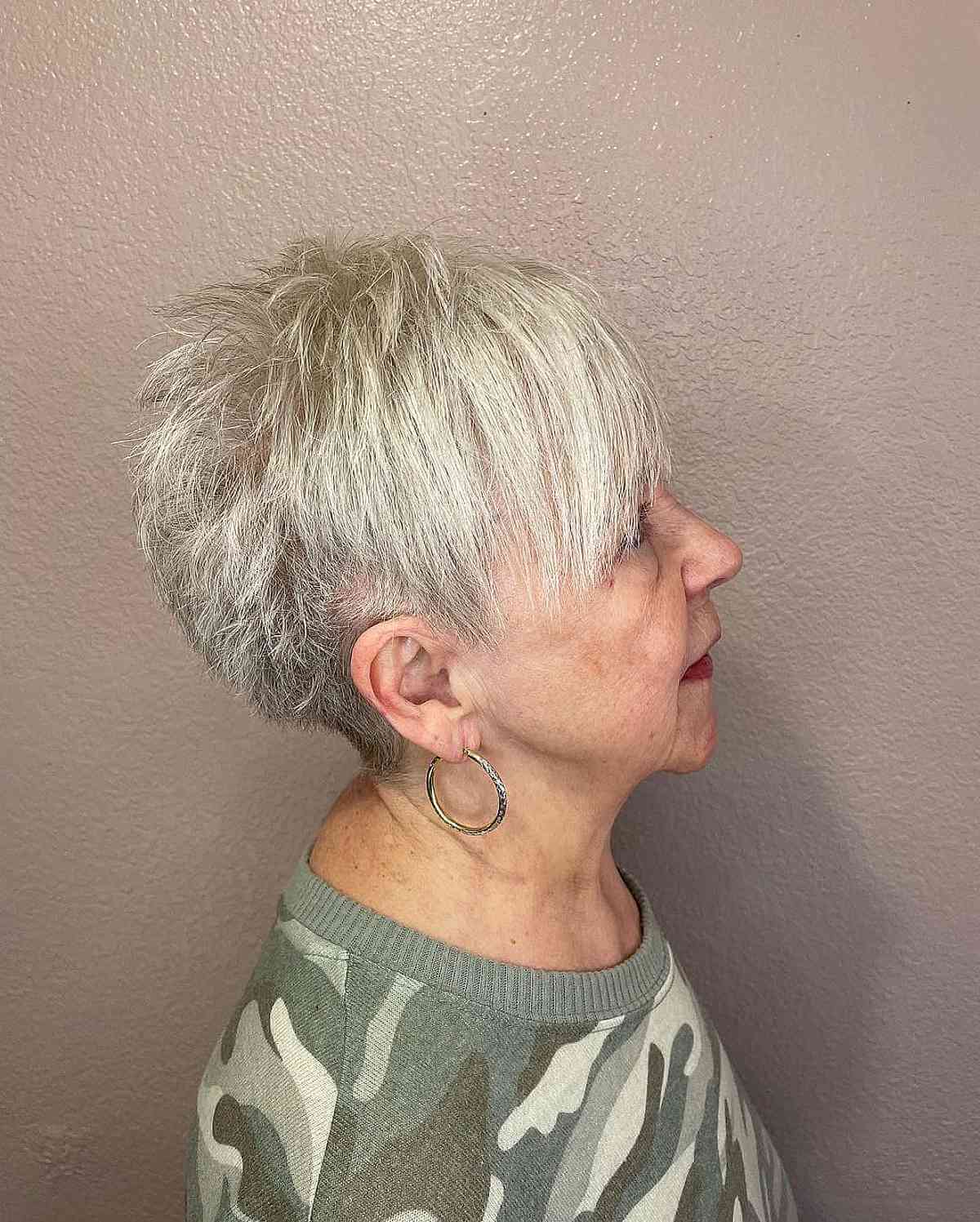 38 Gorgeous Short Hairstyles for Women In Their 60s with Grey Hair