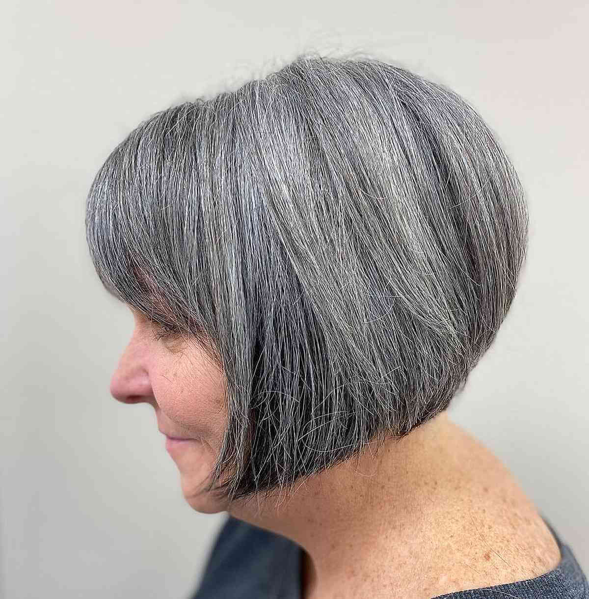 38 Gorgeous Short Hairstyles for Women In Their 60s with Grey Hair