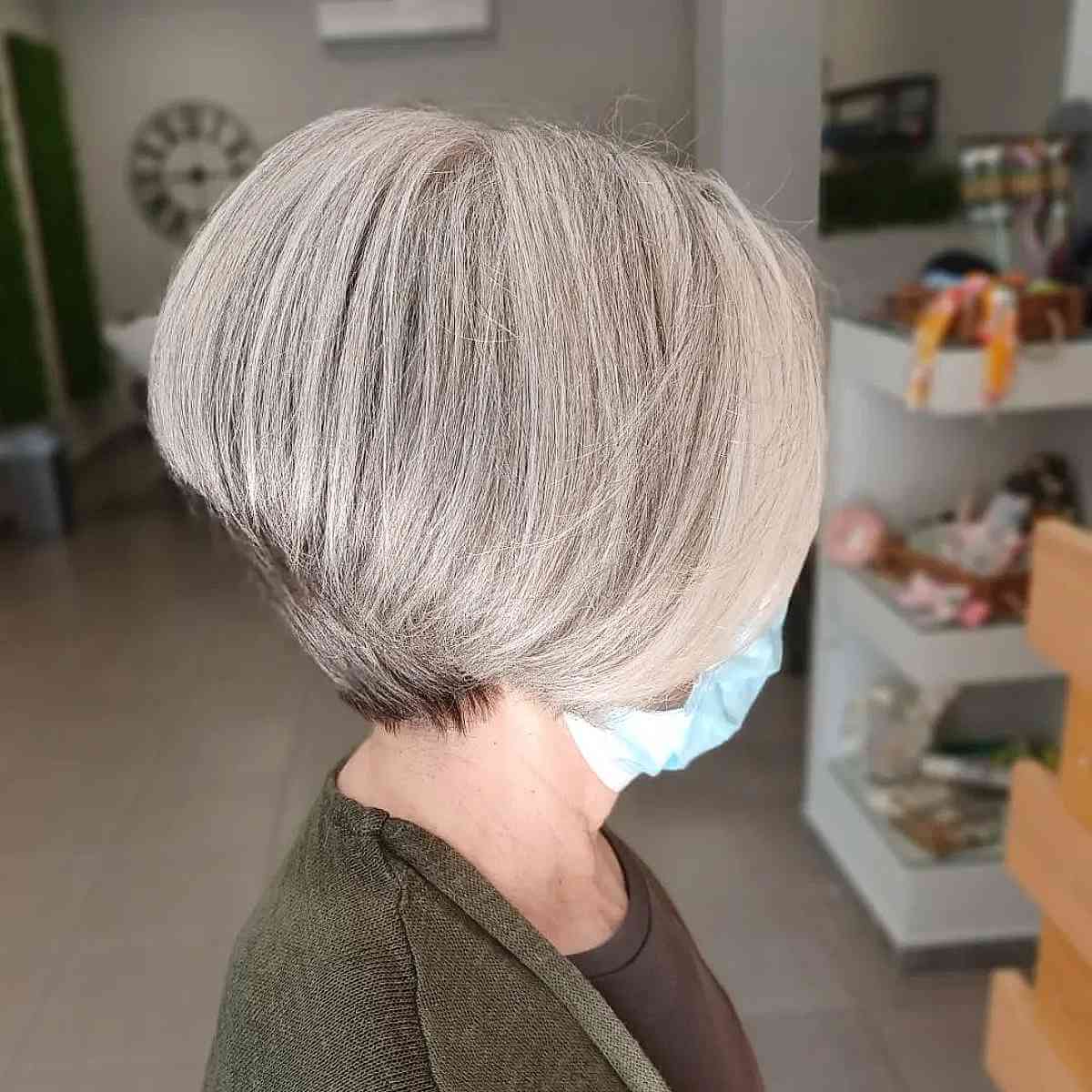38 Gorgeous Short Hairstyles for Women In Their 60s with Grey Hair